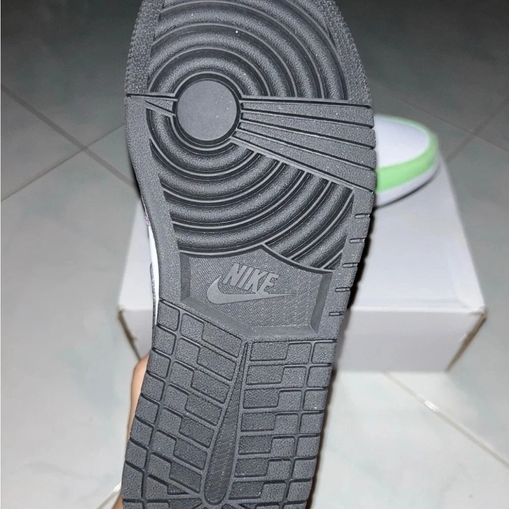 Deadstock Original with OG Box Jordan 1 Mid SE Multi-Color Lightbulb Size 9 - Picture 5 of 8